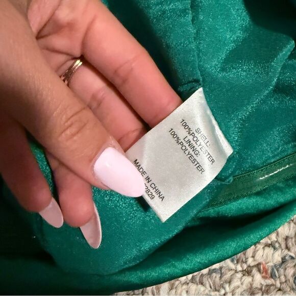 Superdown cora asymmetrical top in Kelly Green- Size Medium - Picture 11 of 11